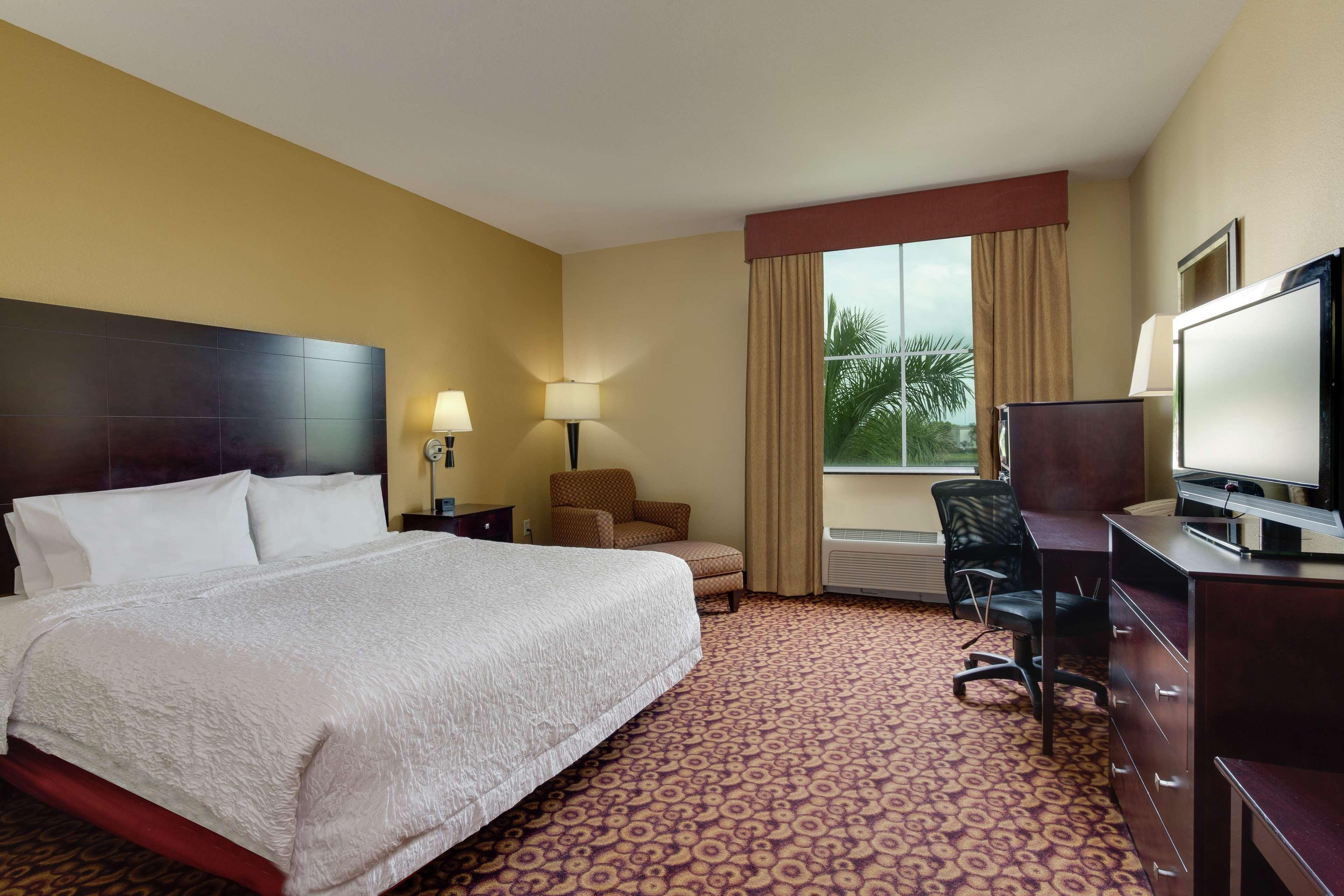 Hampton Inn & Suites Fort Lauderdale - Miramar Exterior photo