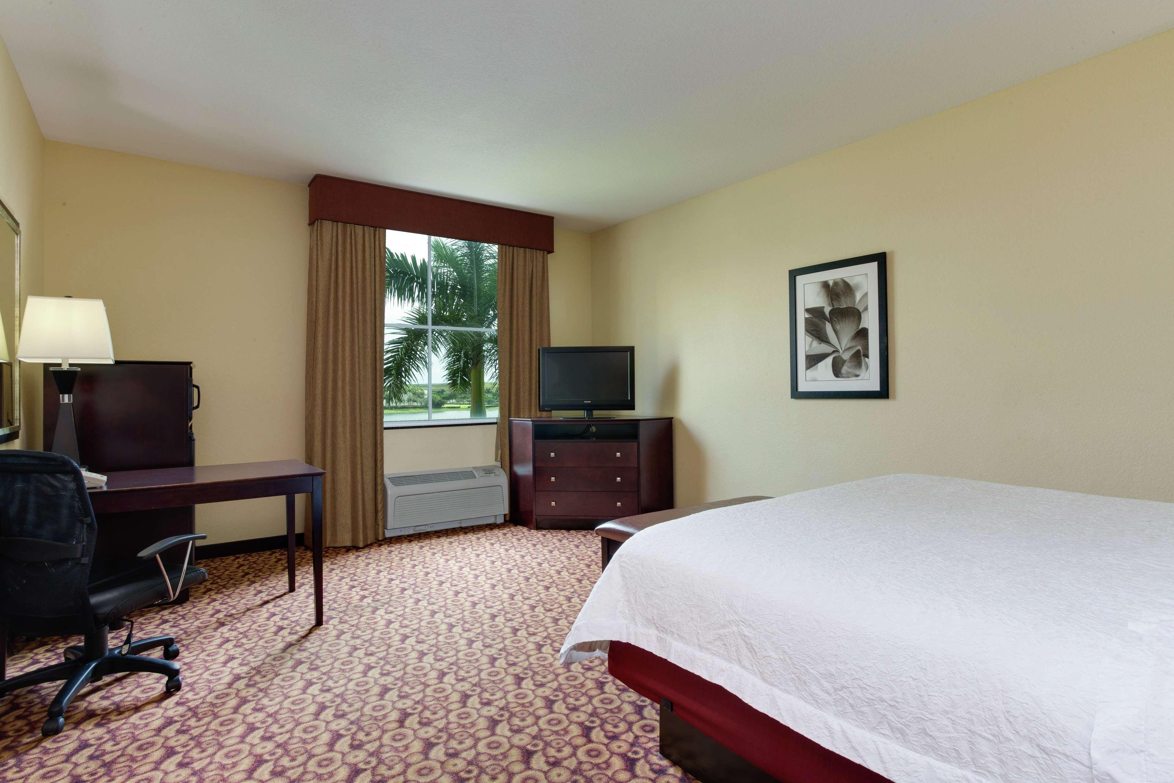 Hampton Inn & Suites Fort Lauderdale - Miramar Exterior photo